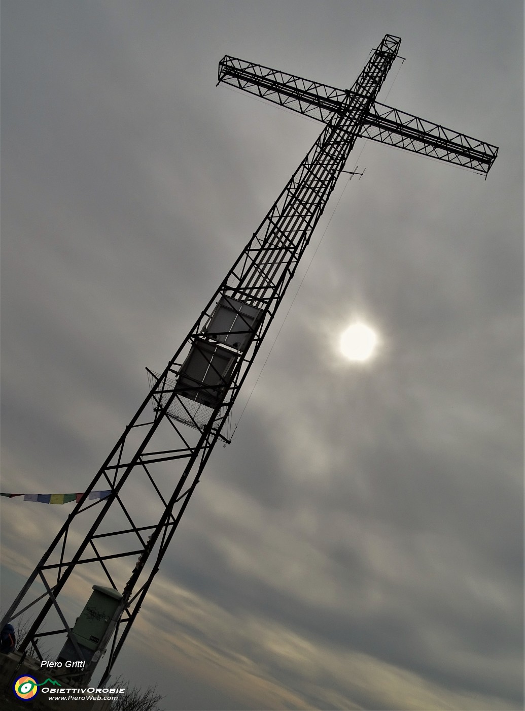 45 Croce di vetta del Canto Alto (1146 m).JPG